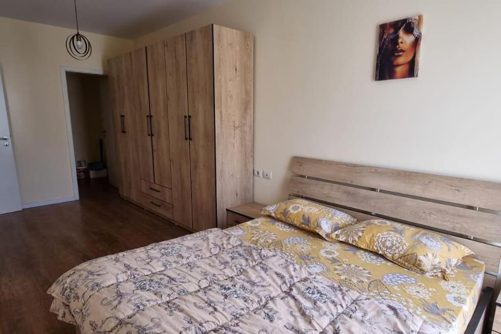 New & Great Located Apartment Near Center Tirana Buitenkant foto