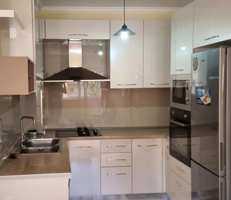 New & Great Located Apartment Near Center Tirana Buitenkant foto