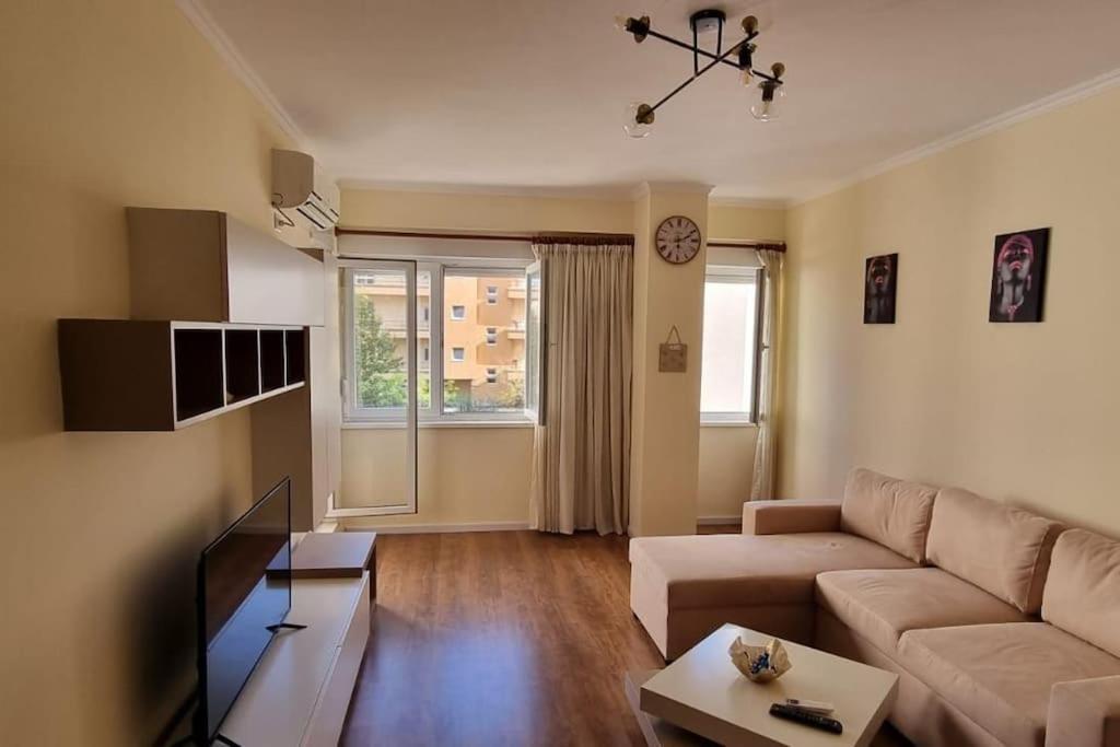 New & Great Located Apartment Near Center Tirana Buitenkant foto