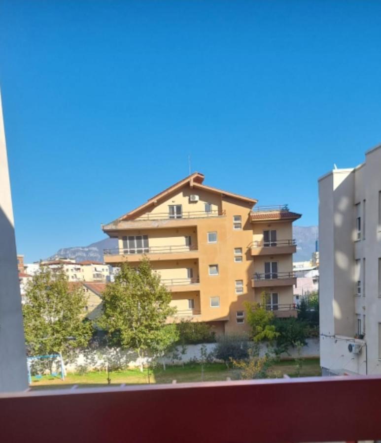 New & Great Located Apartment Near Center Tirana Buitenkant foto
