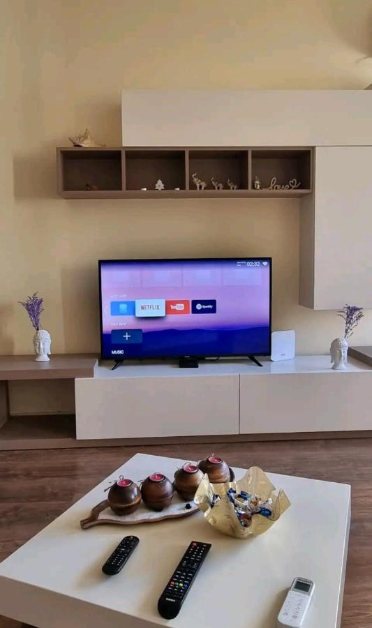 New & Great Located Apartment Near Center Tirana Buitenkant foto